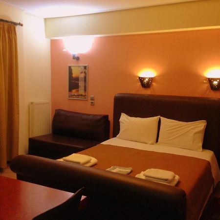Lirio Guest House Makrakómi Екстериор снимка