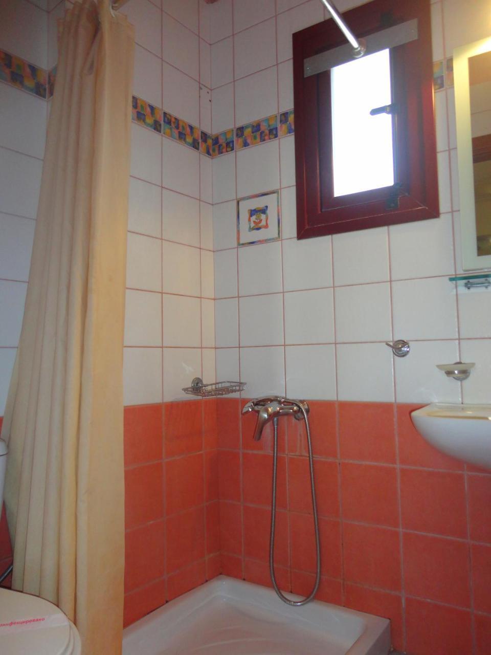 Lirio Guest House Makrakómi Екстериор снимка
