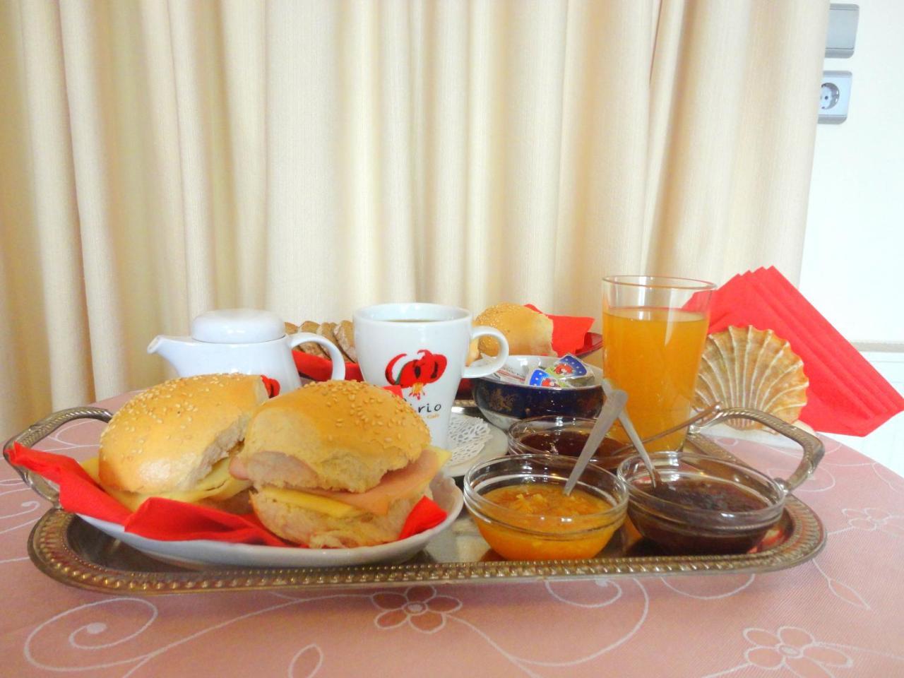 Lirio Guest House Makrakómi Екстериор снимка