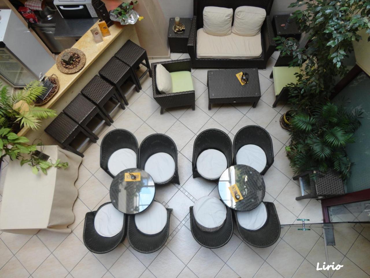 Lirio Guest House Makrakómi Екстериор снимка